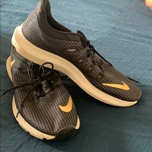 Nike never worn tennis shoes